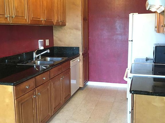 Plenty of storage space in the kitchen!