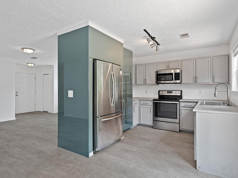 1st image of 2647 Sutherland Dr