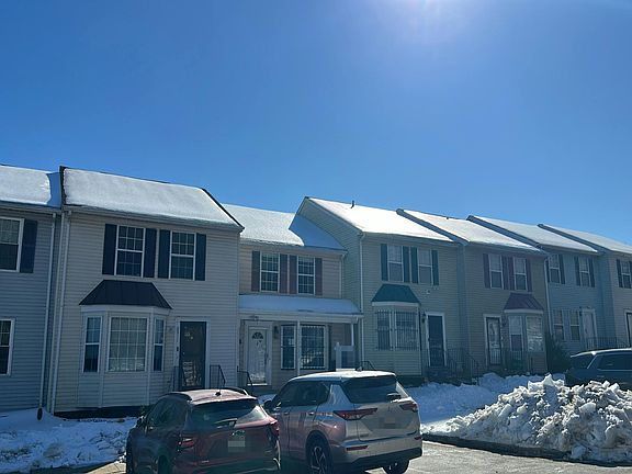 3rd image of 6909 Bankrun Ter