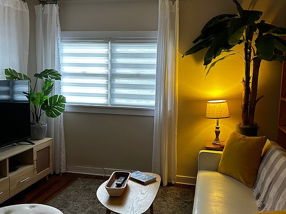 5th image of 721 1/2 Park Dr