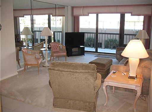 4th image of 3400 N Ocean Dr APT 303