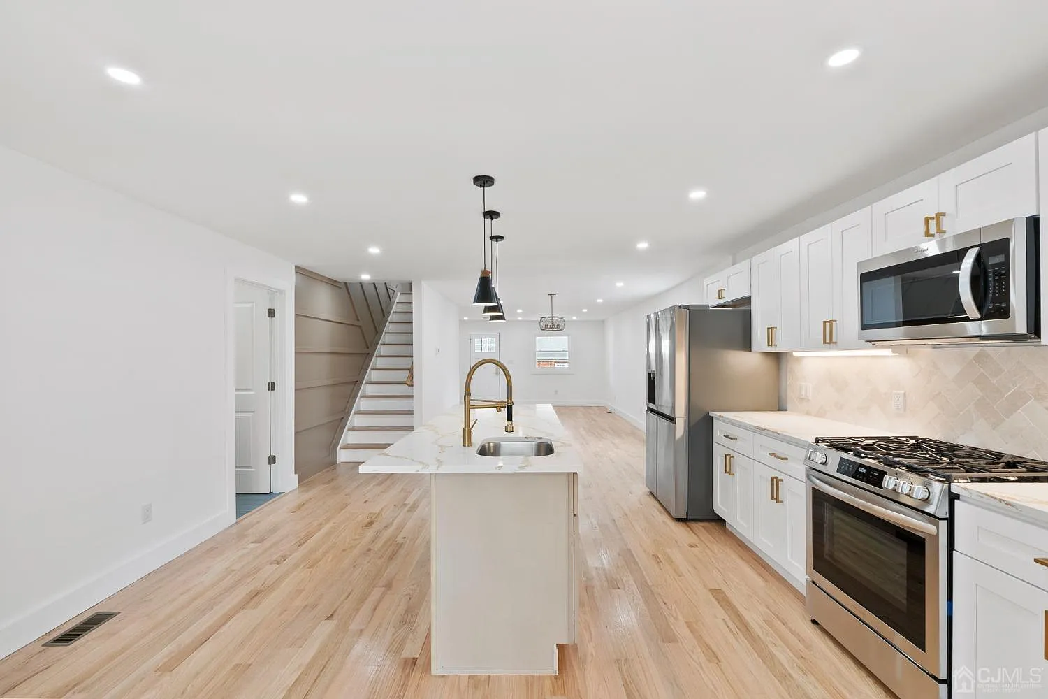 12 Florence Ave photo 1