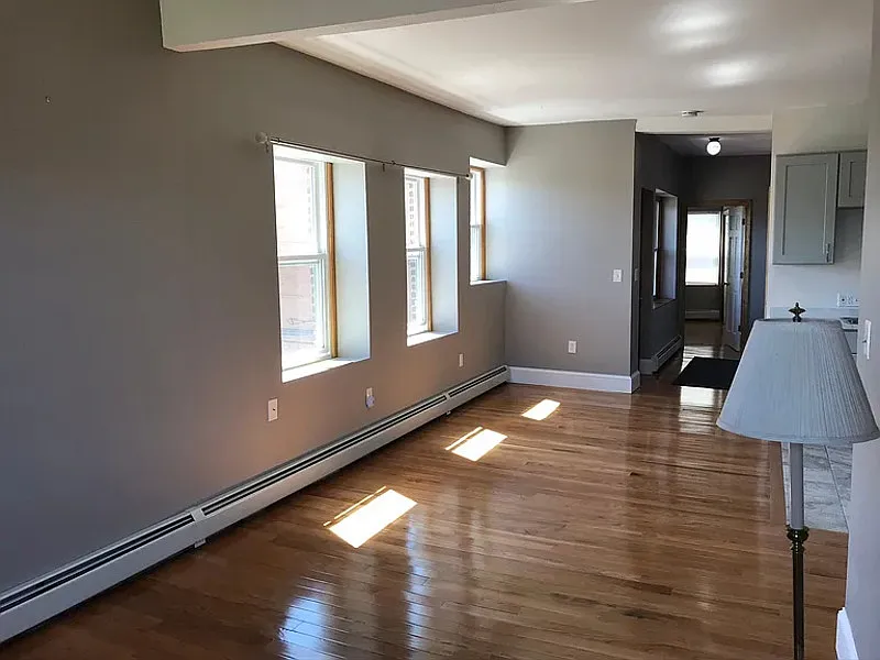 2 bed, 1.0 bath, 835 sqft, $1,799 — Photo 2