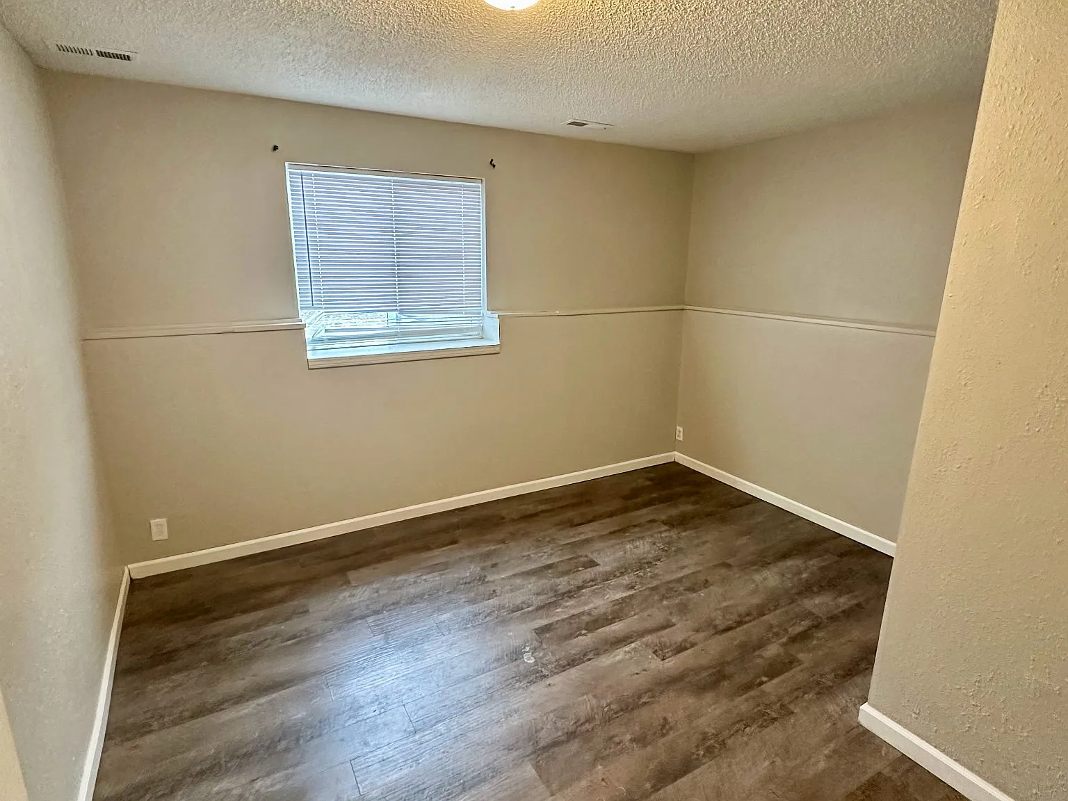 4 bed, 2000 sqft, $1,800 — Photo 2