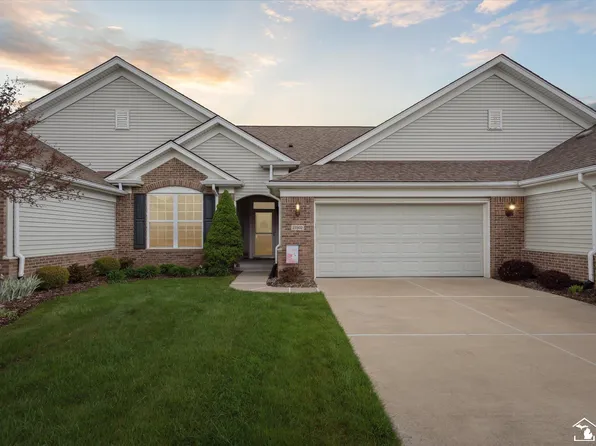 27802 Sand Lake Ln, Brownstown, MI 48134
