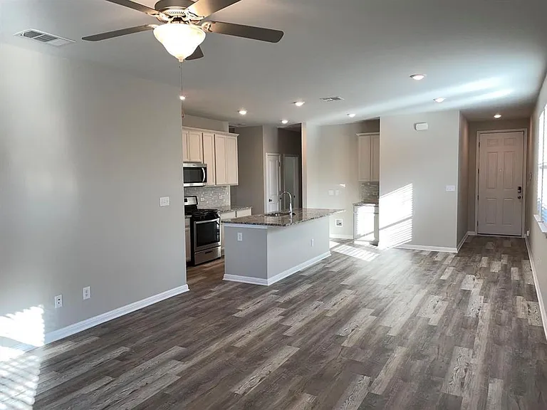 220 McFarland St — Photo 3