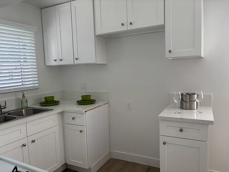 7100 Woodman Ave #8 — Photo 9