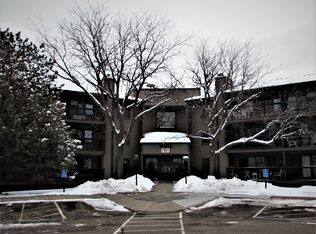 7501 101st St W #321, Bloomington, MN 55438