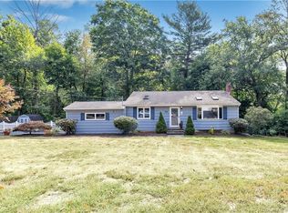 34 Shawnee Rd, Trumbull, CT 06611