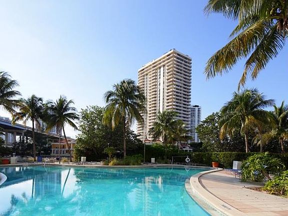 4th image of 19370 Collins Ave #Penthouse 1