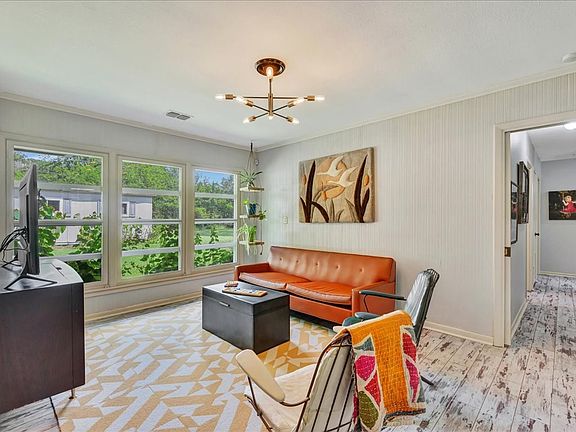 4th image of 910 Reen Dr