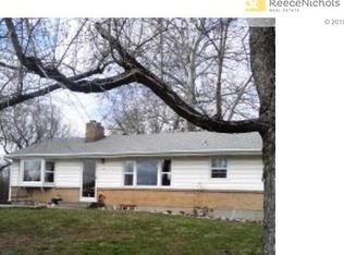 7306 Oak St, Pleasant Valley, MO 64068