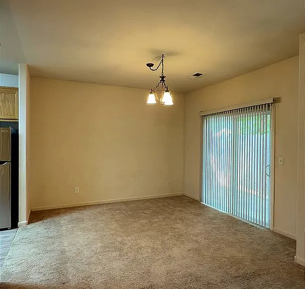 689 Gateway Cir — Photo 4