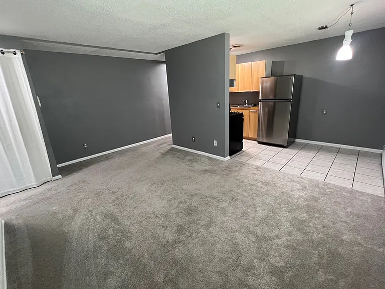 2747 Dupont Ave S #102 — Photo 4
