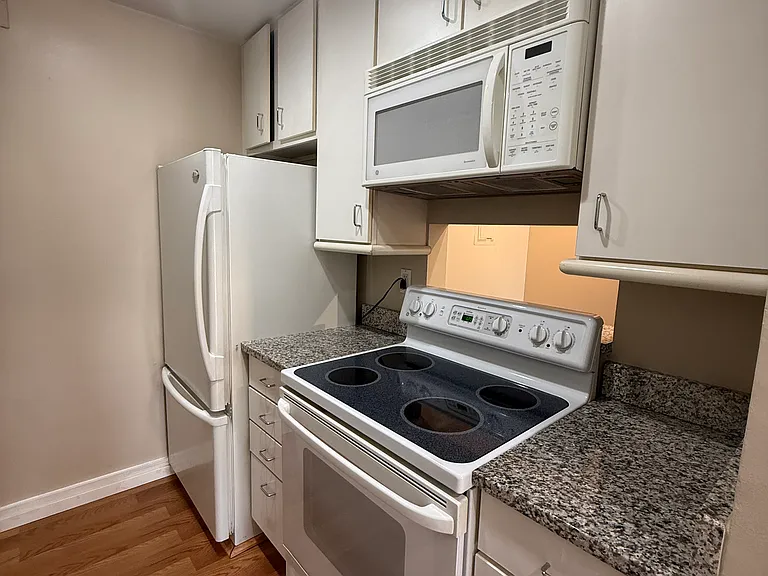 4343 Travis St #13 — Photo 7
