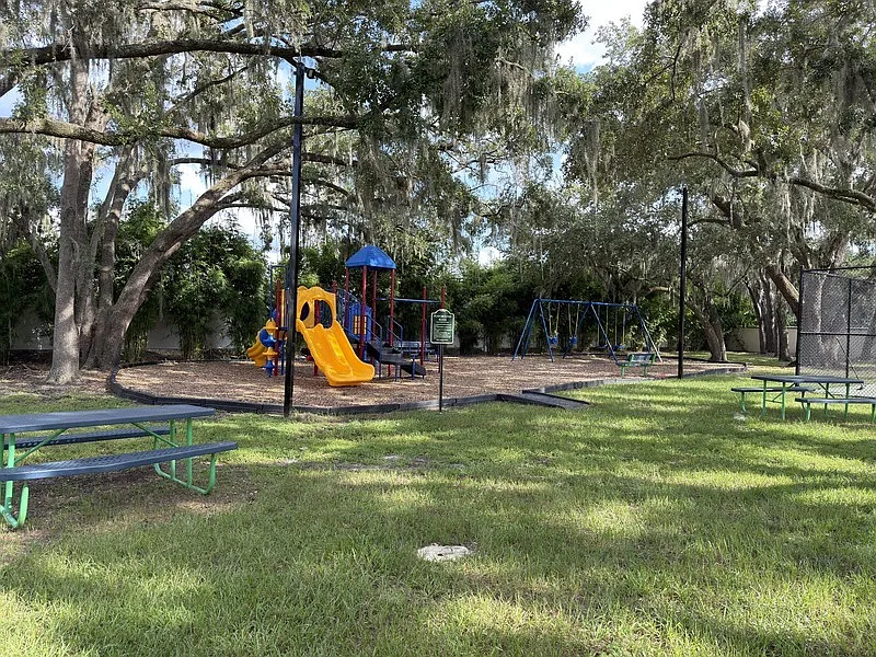 5 bed, 4.0 bath, 4082 sqft, $4,600 — Photo 2