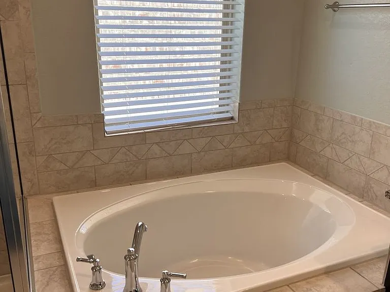 10215 High Noon Dr — Photo 25