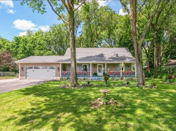 1691 Hilda Dr, Sandwich, IL 60548