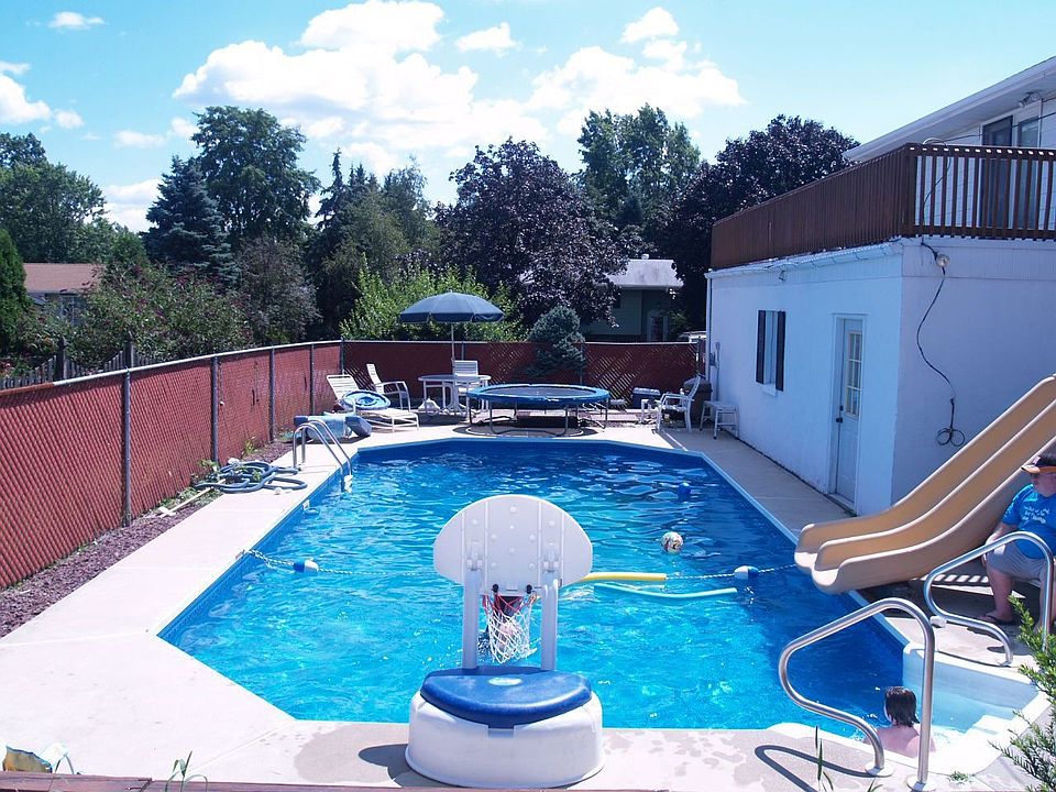 2nd image of 4444 Circle Dr
