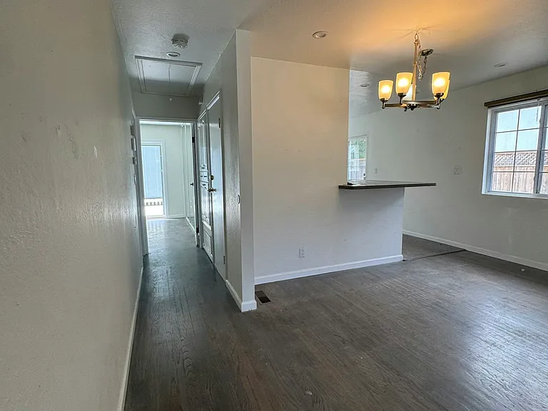 2921 Fleetwood Dr — Photo 9