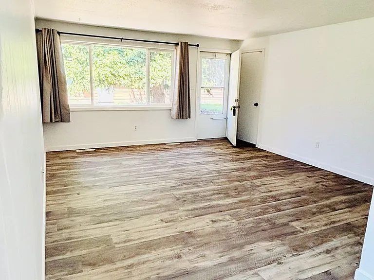 1009 Cannon St — Photo 4