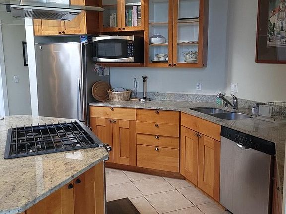 2nd image of 429 Monroe St #C