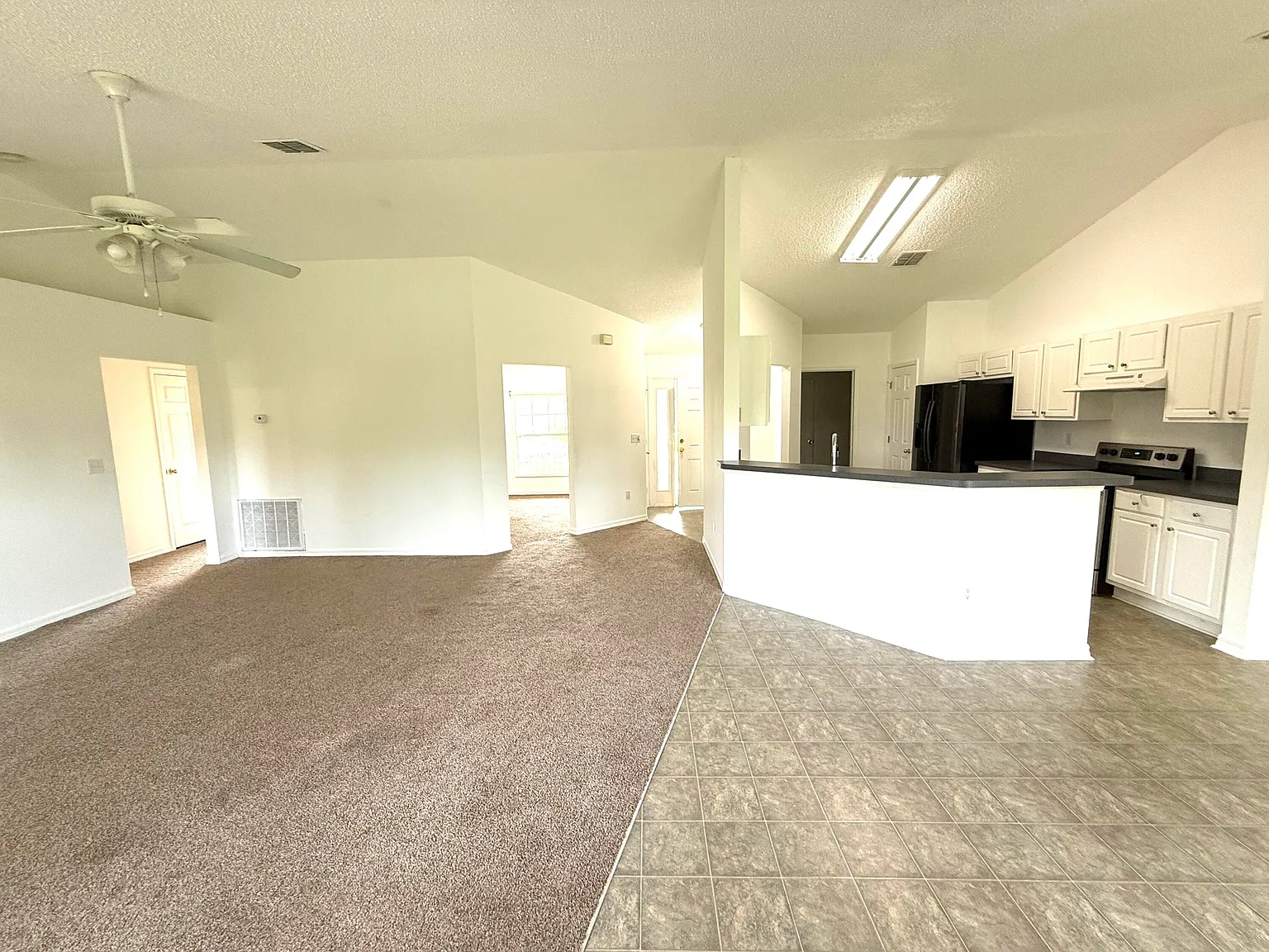 3 bed, 2.0 bath, 1733 sqft, $2,200 — Photo 4