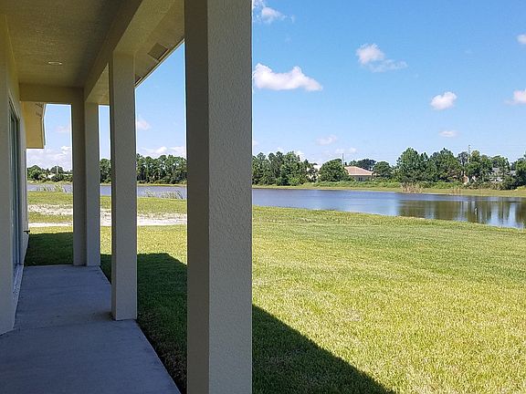 4th image of 371 SW Vista Lake Dr