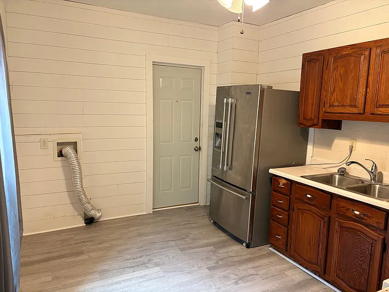 127 & 129 E Walnut St — Photo 7