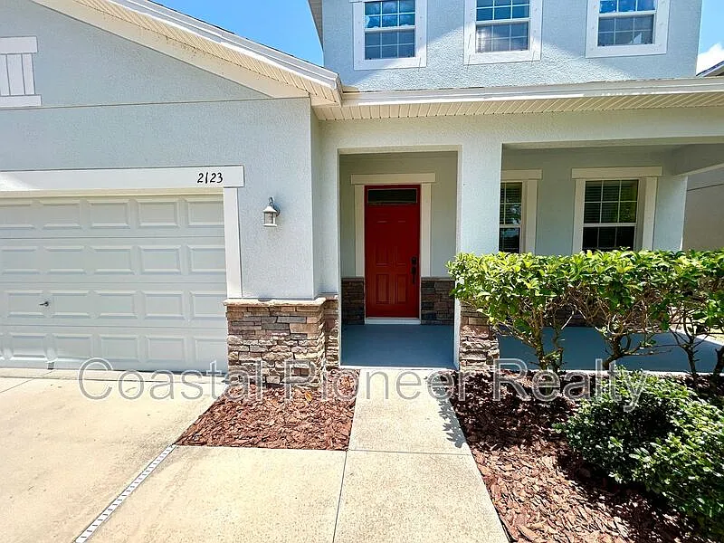 4 bed, 3.5 bath, 2823 sqft, $2,445 — Photo 2