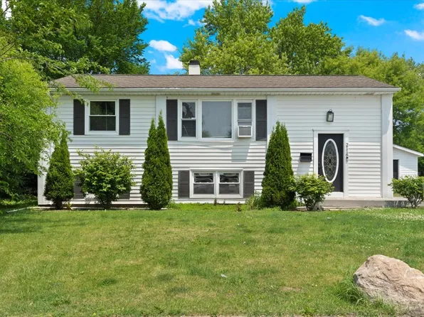 2116 Castle Ct, Waukegan, IL 60087