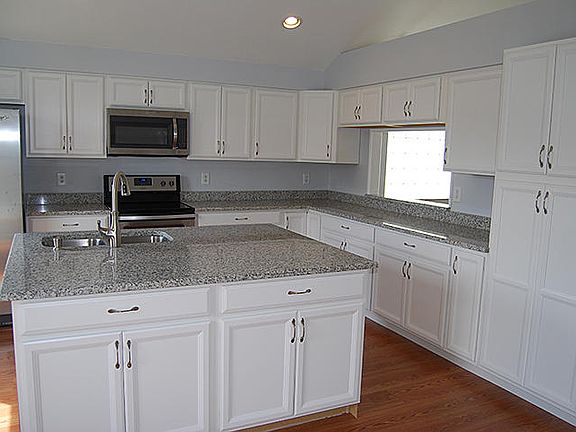 5th image of 108 Belmont Dr