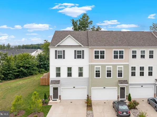 401 Snowberry Ln, Fredericksburg, VA 22405