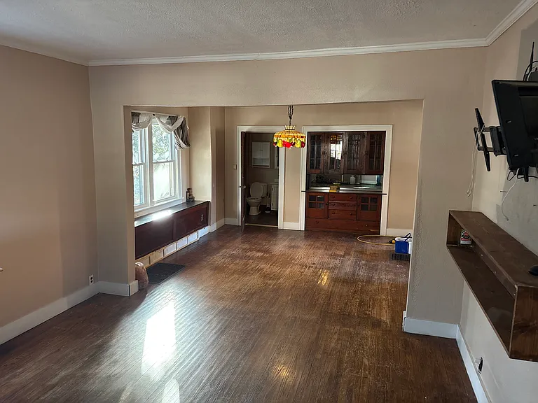1103 Lickliter St — Photo 1
