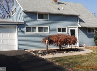 173 Holly Dr, Levittown, PA