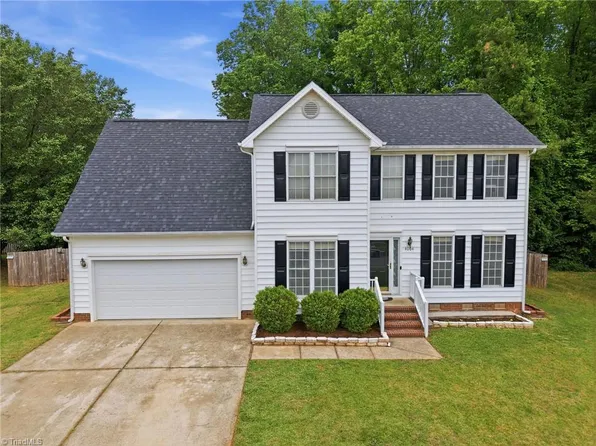 4004 Auburn Hills Dr, Greensboro, NC 27407