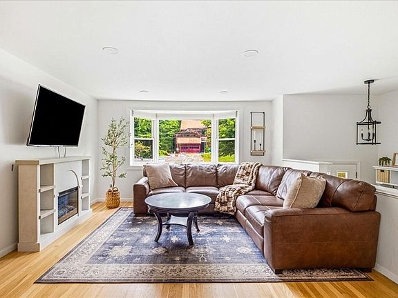 5th image of 252 Gorwin Dr