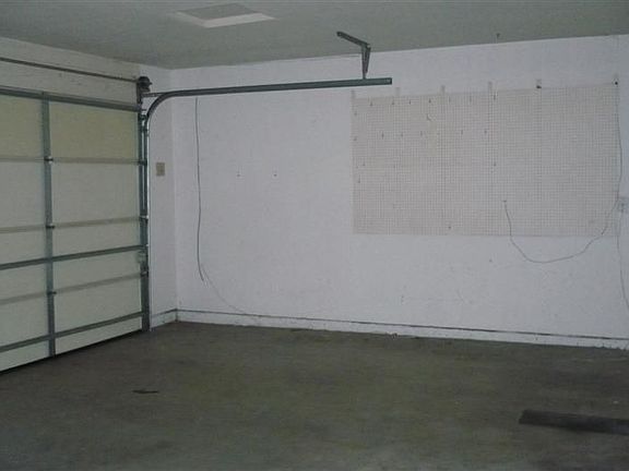 5th image of 14915 Cashew St