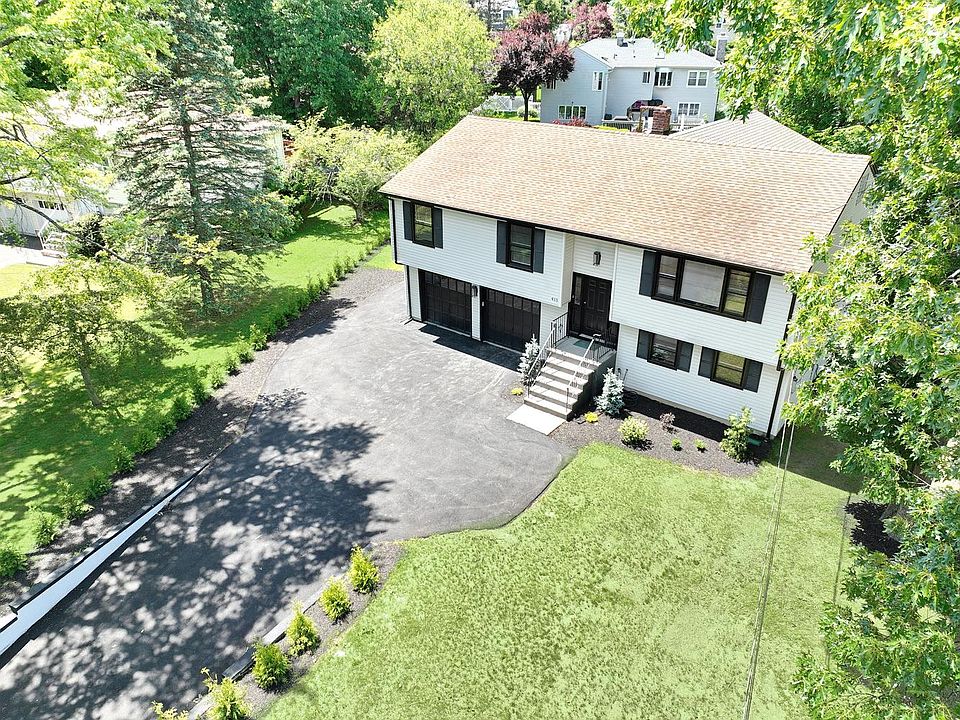 1st image of 415 Goffle Rd