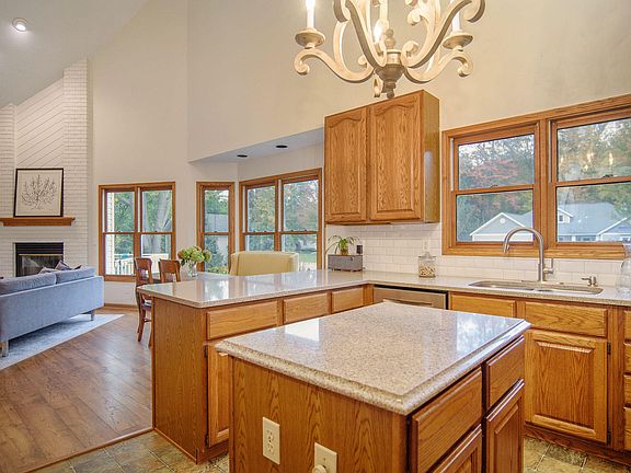 4th image of 4624 Castle Ct