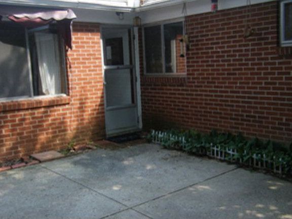 3rd image of 1924 Tanglewood Dr S