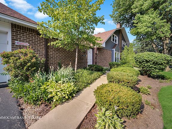 4th image of 972 Dartmouth Dr