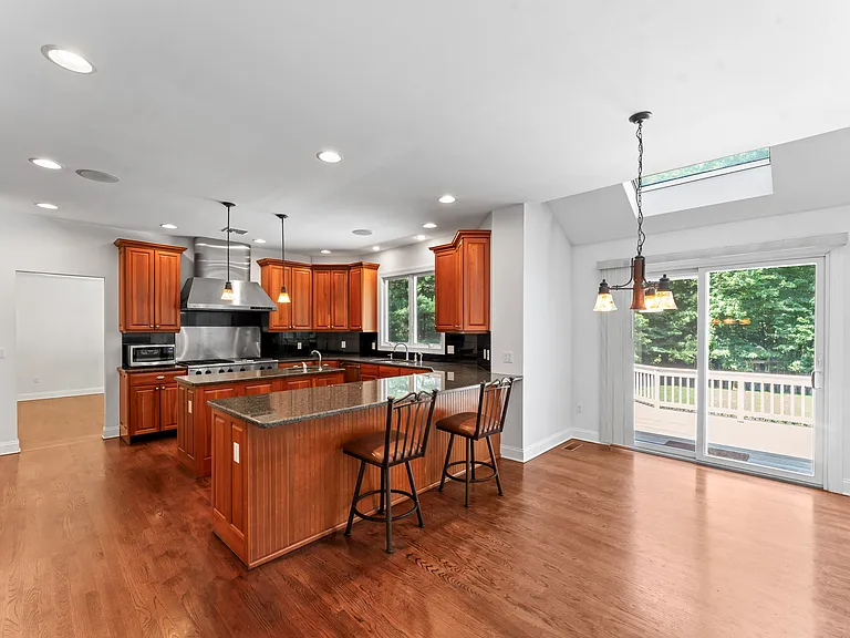 368 Hoyt St — Photo 16