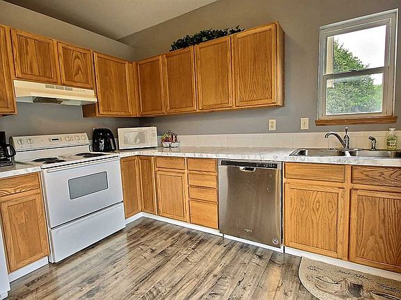 5th image of 1020 Cedar Point Cir