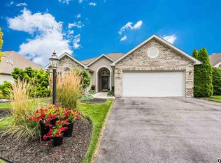 98 Longwood Dr, Mechanicsburg, PA 17050