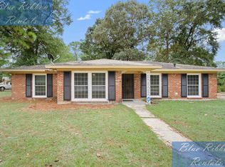 5904 Woodvale Dr, Mobile, AL 36608