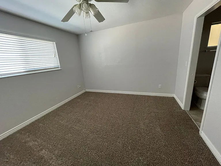 708 S Peggy St — Photo 26