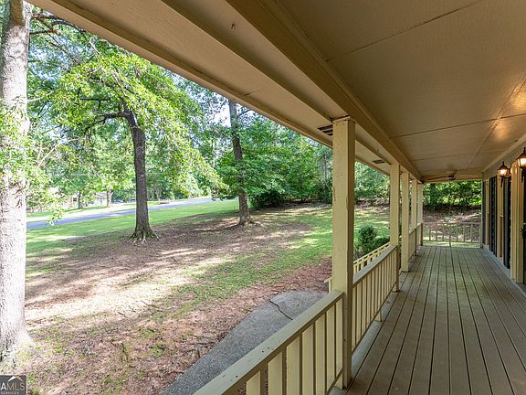 4th image of 3104 Heritage Rd NE