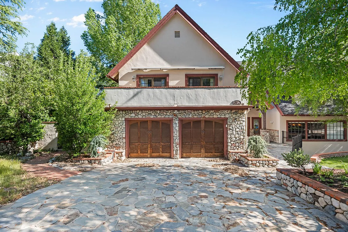 Building Photo - 887 Talisman Ln