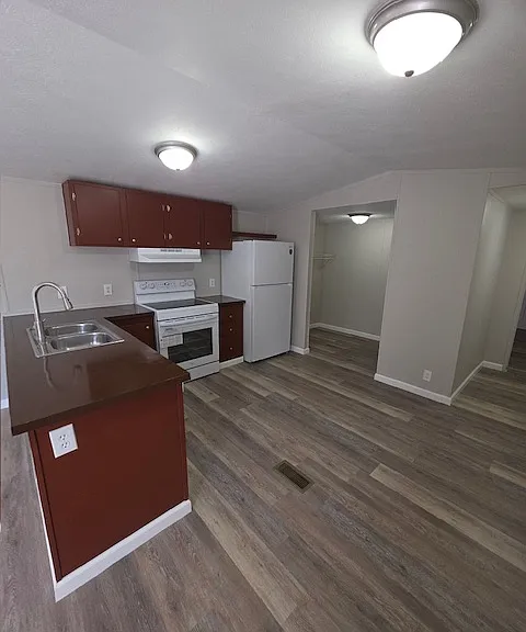 900 Kathleen Dr #28 — Photo 1